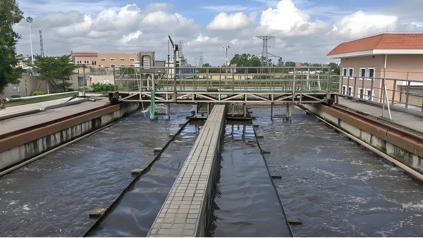 雷达液位计在沉砂池测量中的难点与解决方案